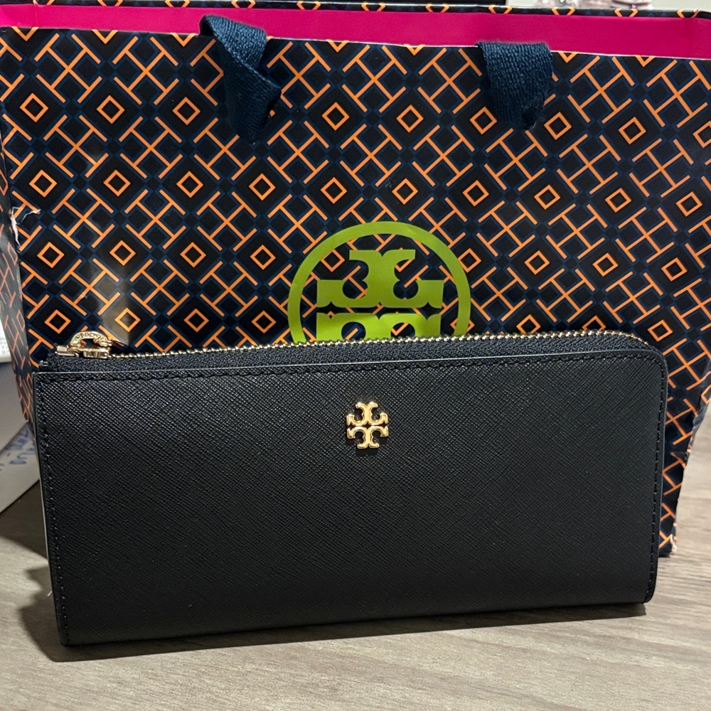 Tory Burch Black Emerson L- Zip Continental Wallet with Gold Emblem